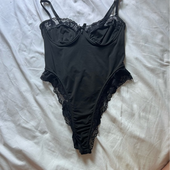 Satin lace trim bodysuit - Picture 6 of 8